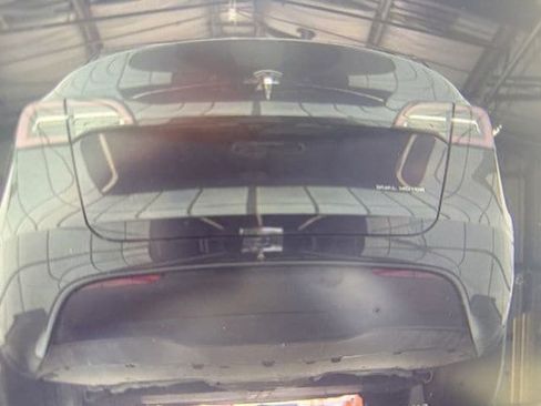 Used 2024 Tesla Model Y Long Range AWD/4WD image 11