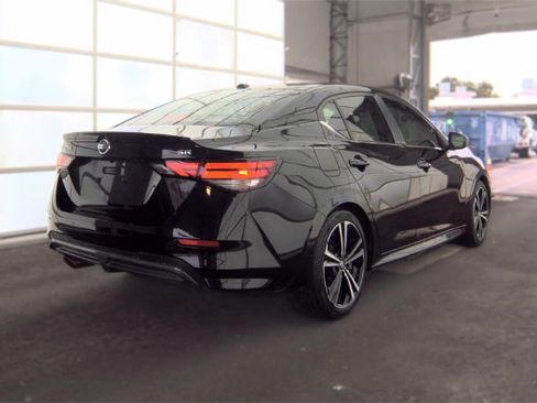 Used 2021 Nissan Sentra SR FWD image 2