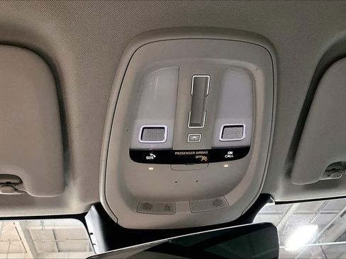 Used 2022 Volvo XC60 B5 Momentum w/ Climate Package image 34