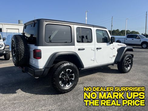 Used 2025 Jeep Wrangler Unlimited Rubicon AWD/4WD image 2