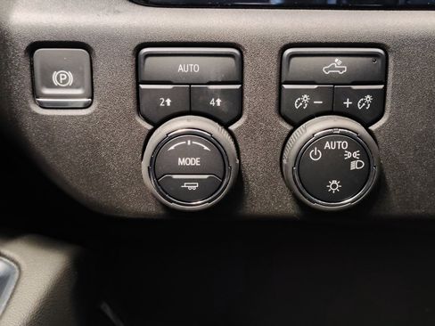 Used 2024 Chevrolet Silverado 1500 LT AWD/4WD image 26