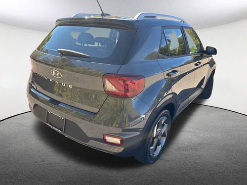 Used 2024 Hyundai Venue Limited image 13