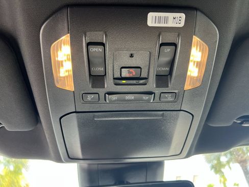 Used 2024 Toyota Highlander XSE FWD image 29