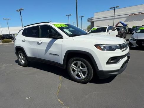 Used 2023 Jeep Compass Latitude AWD/4WD image 2