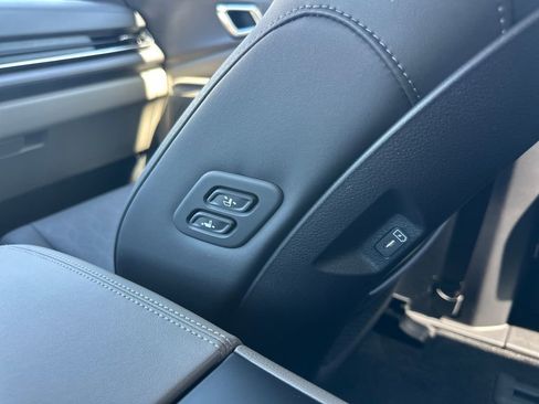 New 2026 Kia Carnival EX FWD image 17