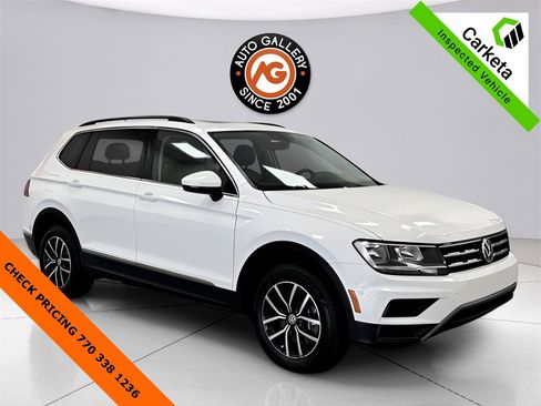 Used 2021 Volkswagen Tiguan SE w/ Panoramic Sunroof Package image 1