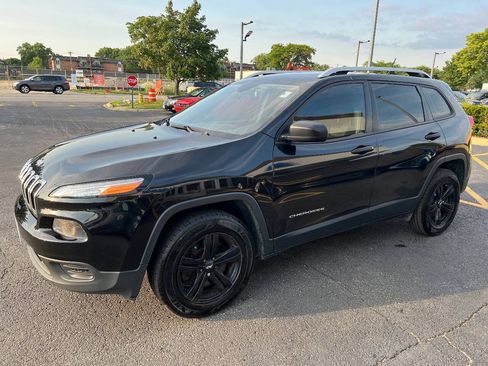 Used 2016 Jeep Cherokee Sport w/ Cold Weather Group AWD/4WD image 6