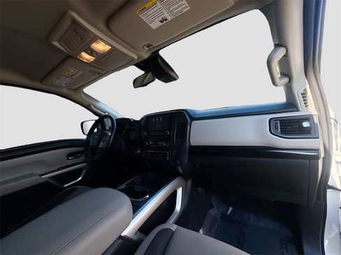 Used 2024 Nissan Titan SV w/ SV Convenience Package image 28
