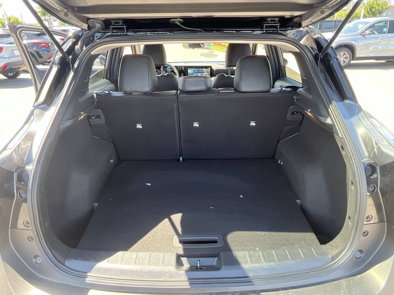 Used 2025 Nissan Kicks SR FWD image 22