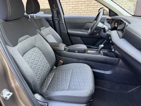 Used 2025 Nissan Kicks SV AWD/4WD image 16