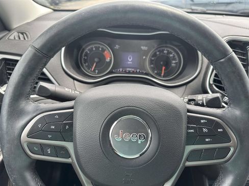 Used 2019 Jeep Cherokee Limited AWD/4WD image 20