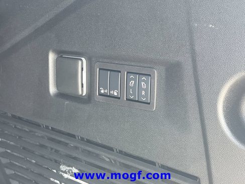 Used 2025 Chevrolet Tahoe High Country AWD/4WD image 25