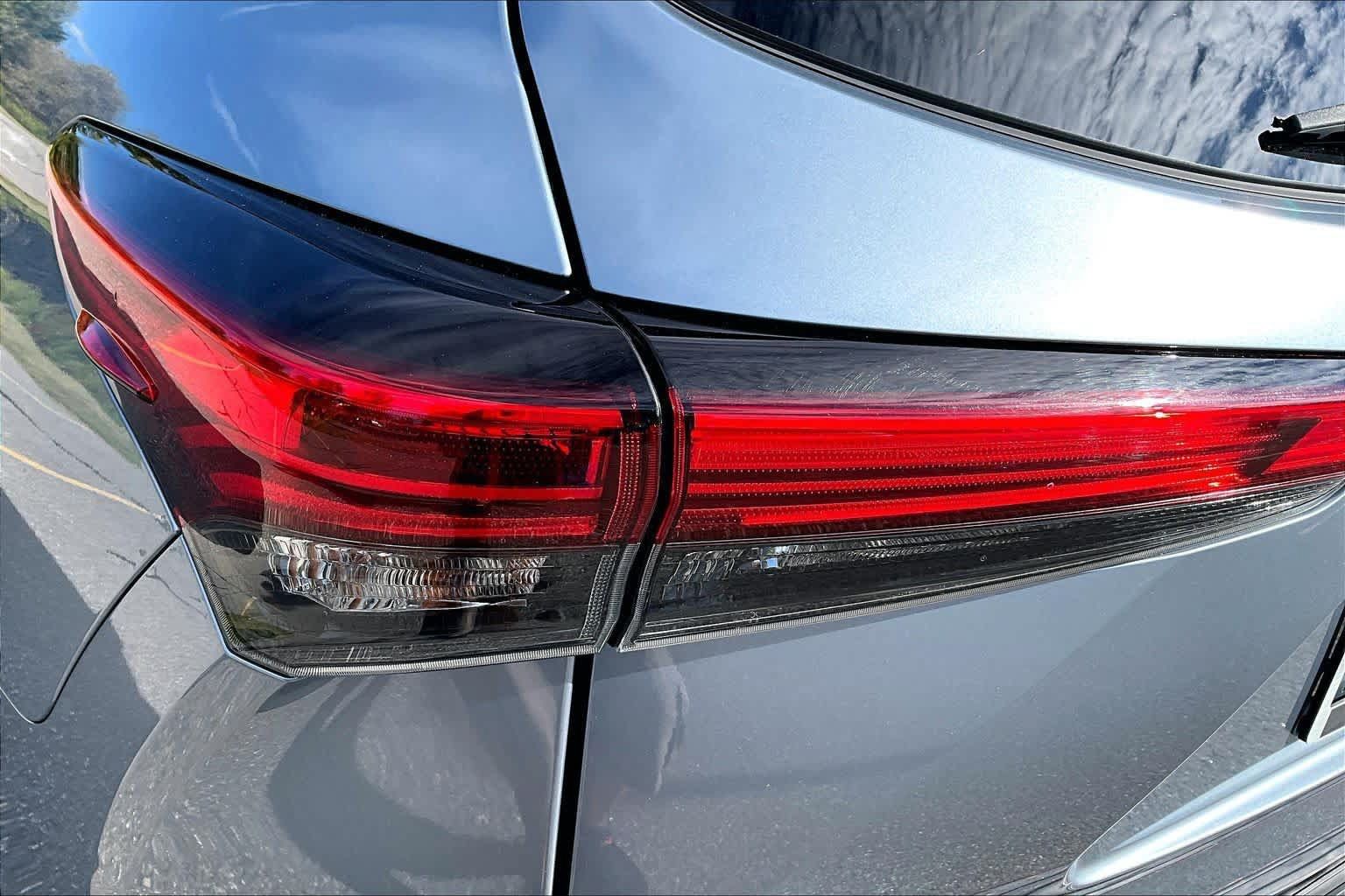 Used 2022 Toyota Highlander XLE AWD/4WD image 28