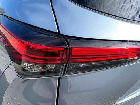 Used 2022 Toyota Highlander XLE AWD/4WD image 28