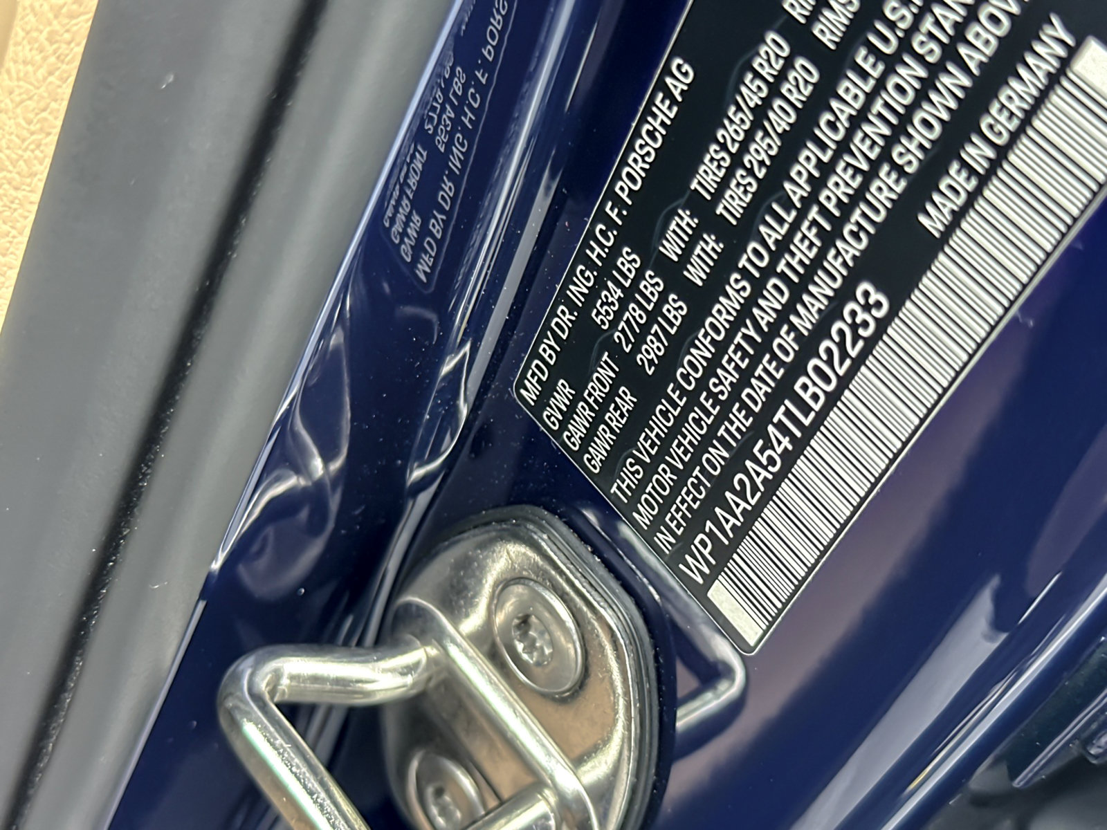 Certified 2026 Porsche Macan AWD/4WD image 36