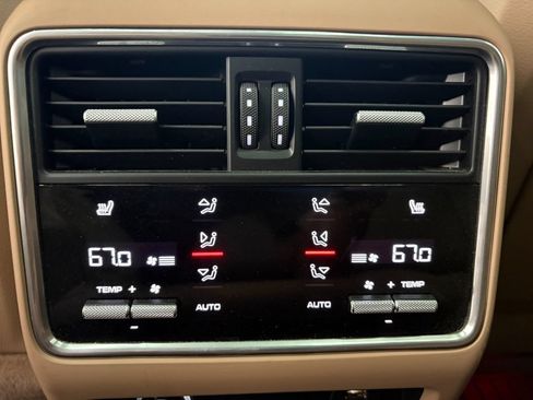 Used 2019 Porsche Cayenne AWD/4WD image 12