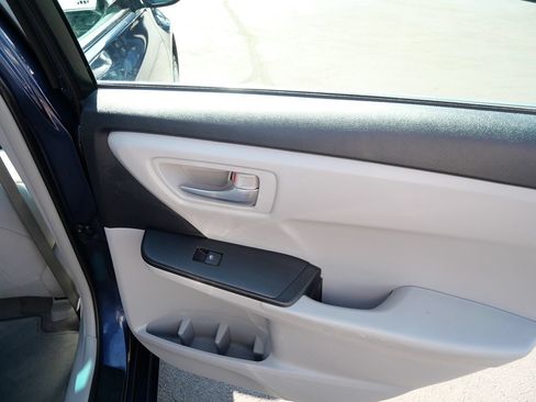 Used 2016 Toyota Camry LE FWD image 33