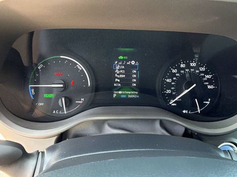 Used 2024 Toyota Sienna XLE FWD image 20