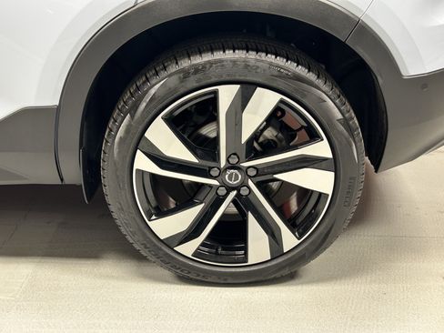Used 2025 Volvo XC40 B5 Ultra w/ Climate Package image 6