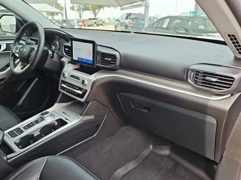 Used 2023 Ford Explorer XLT w/ Equipment Group 202A image 23