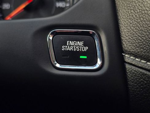 Used 2023 GMC Acadia SLT image 17