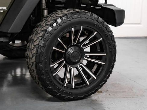 Used 2016 Jeep Wrangler Unlimited Rubicon w/ Connectivity Group image 43