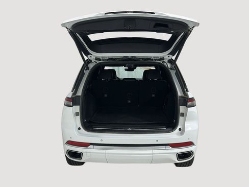 Used 2023 Jeep Grand Cherokee Summit w/ Luxury Tech Group V image 23