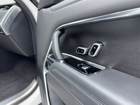 Used 2023 Land Rover Range Rover Long Wheelbase SE image 45