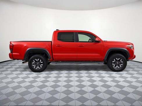 Used 2018 Toyota Tacoma TRD Off-Road w/ Technology Package RWD image 8