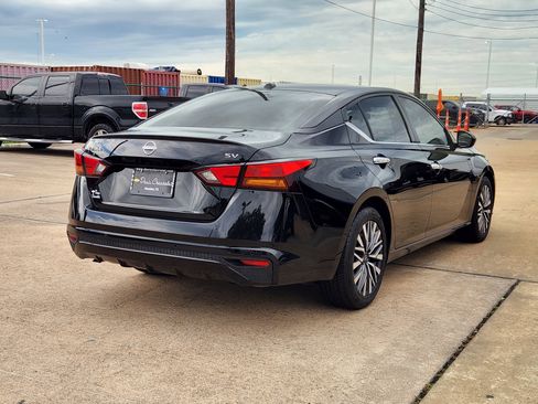 Used 2024 Nissan Altima 2.5 SV FWD image 6