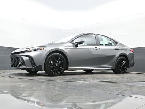 Used 2026 Toyota Camry SE image 26