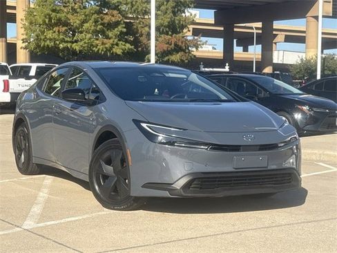 Used 2024 Toyota Prius Limited image 2