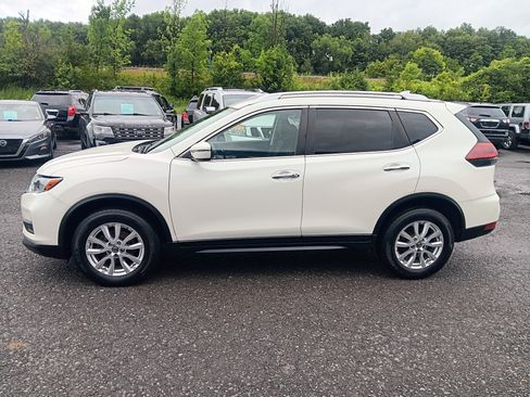 Used 2020 Nissan Rogue SV AWD/4WD image 2