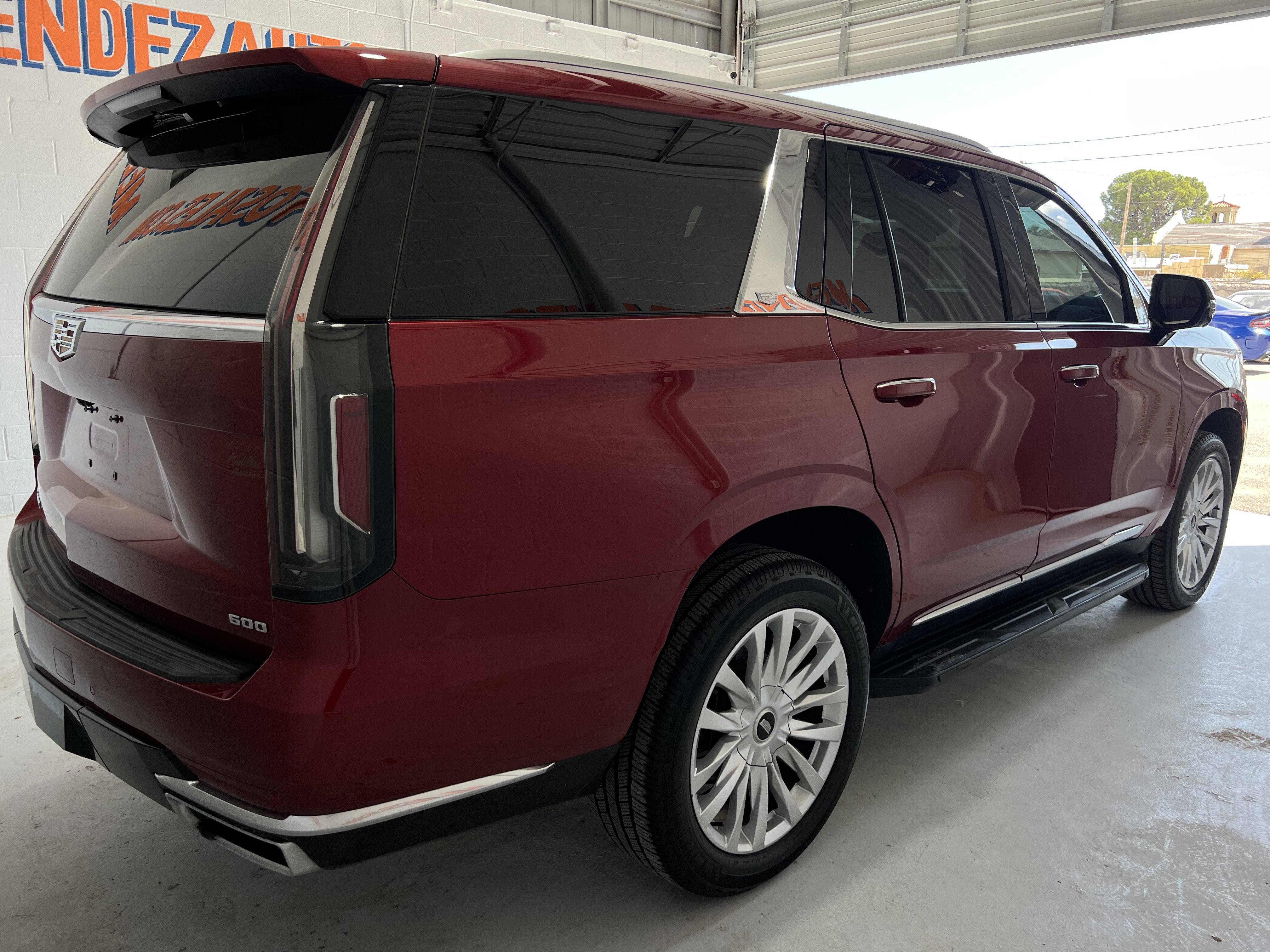 Used 2023 Cadillac Escalade Luxury RWD image 5