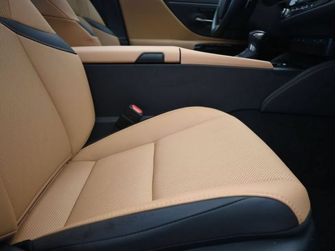 Certified 2025 Lexus ES 350 w/ Premium Package FWD image 25