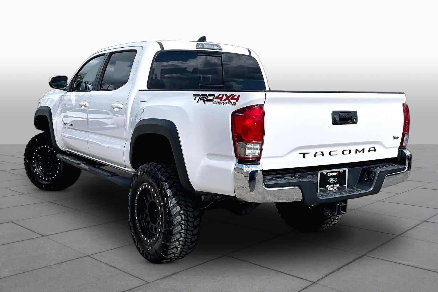 Used 2017 Toyota Tacoma TRD Off-Road w/ Tow Package (A/T) AWD/4WD image 12