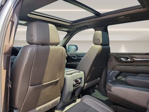Used 2022 GMC Yukon Denali w/ Denali Premium Package AWD/4WD image 10