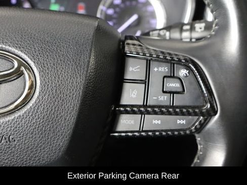 Used 2022 Toyota Highlander XLE FWD image 10