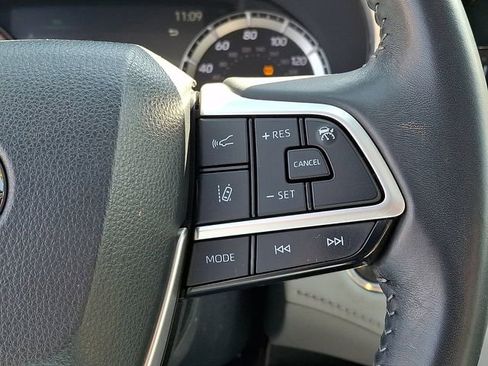 Used 2023 Toyota Highlander XLE image 24