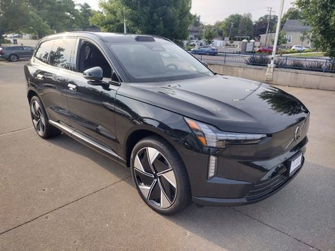 New 2025 Volvo EX90 Plus image 4