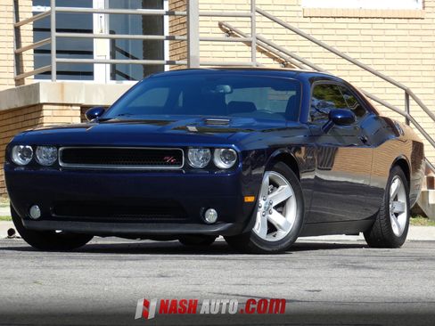 Used 2014 Dodge Challenger R/T RWD image 4