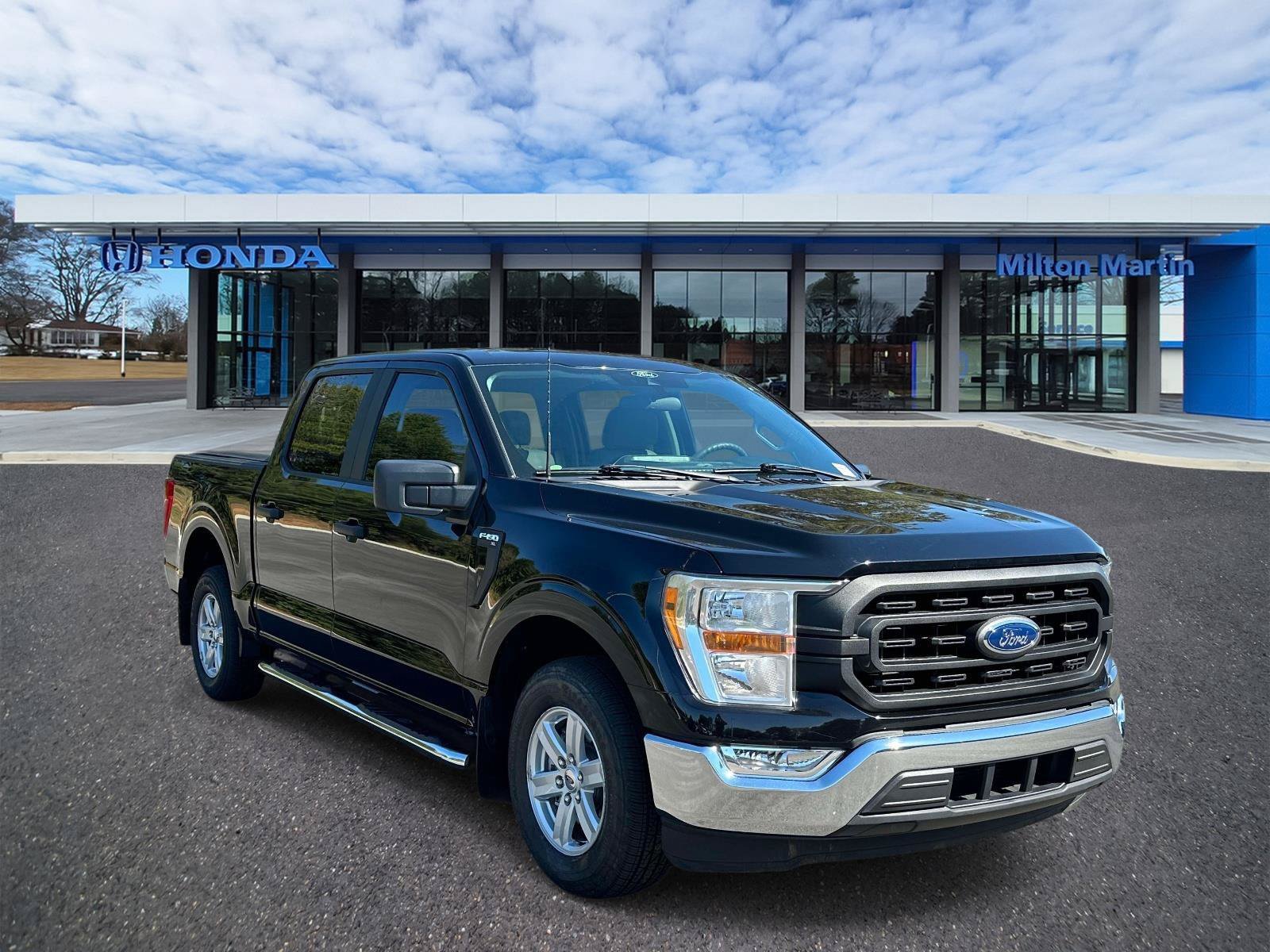 Used 2021 Ford F150 XL w/ Equipment Group 101A High RWD image 1
