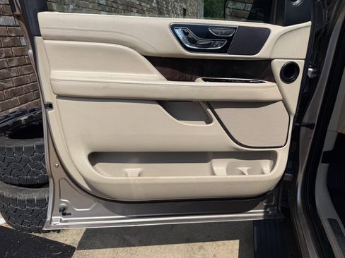 Used 2020 Lincoln Navigator Reserve w/ Equipment Group 201A Reserve RWD image 29