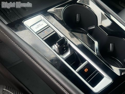 Used 2025 Volkswagen Atlas Cross Sport SE image 23