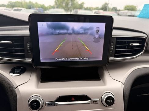 Used 2023 Ford Explorer XLT w/ Equipment Group 202A AWD/4WD image 18