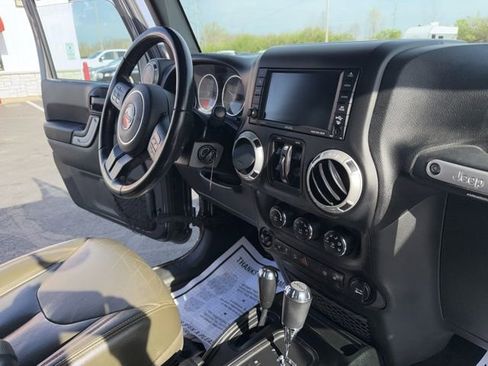 Used 2018 Jeep Wrangler Unlimited Sahara w/ Max Tow Package AWD/4WD image 21