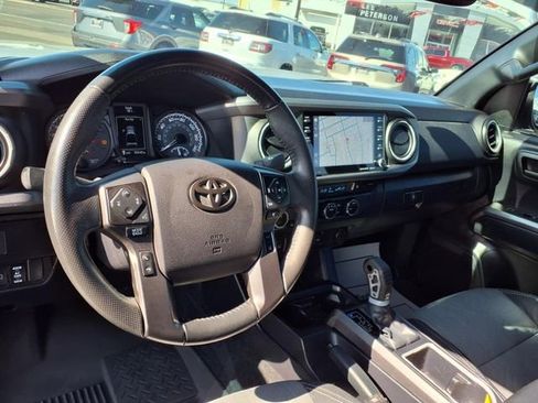 Used 2021 Toyota Tacoma TRD Off-Road image 10