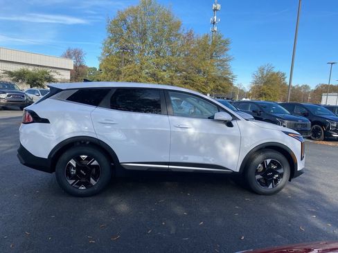 New 2026 Kia Sportage LX FWD image 9