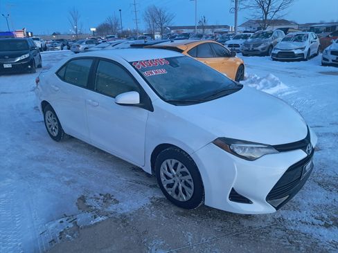 Used 2017 Toyota Corolla LE image 3