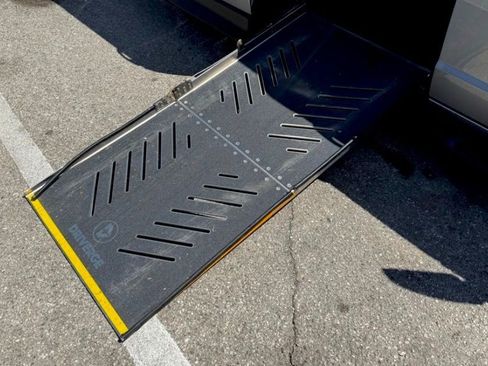 Used 2019 Dodge Grand Caravan SXT image 31